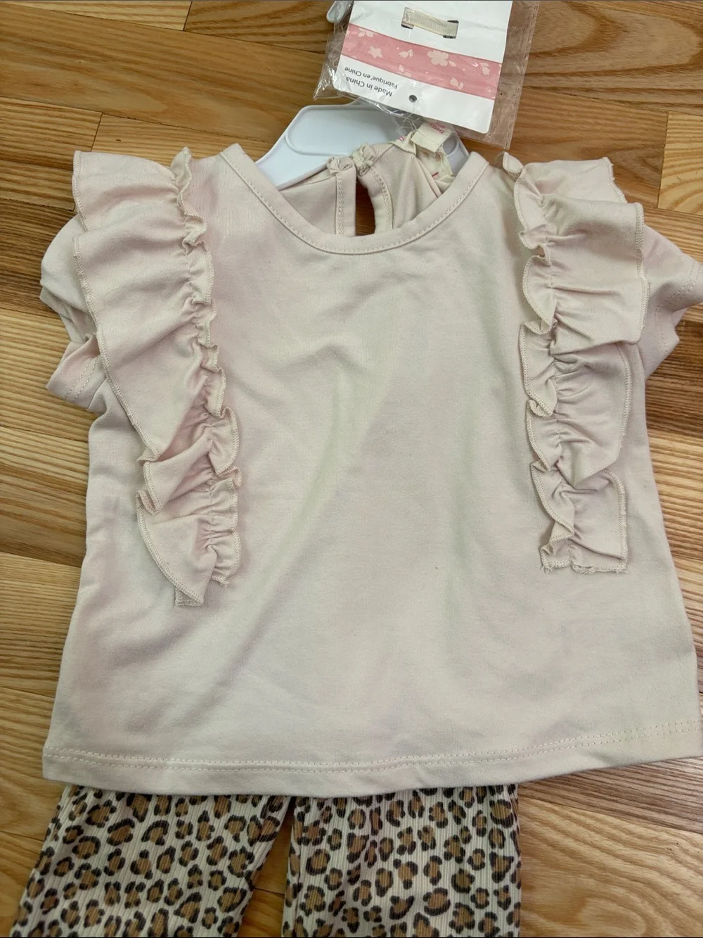 NWT Girls 24M/2T Blush Ruffle Top with Leopard Flare Pants Set Matching Bow - Picture 4 of 6